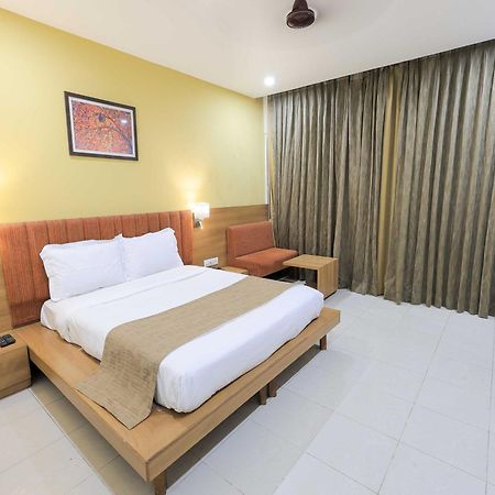 Palette Hotel Surya Вадодара Экстерьер фото