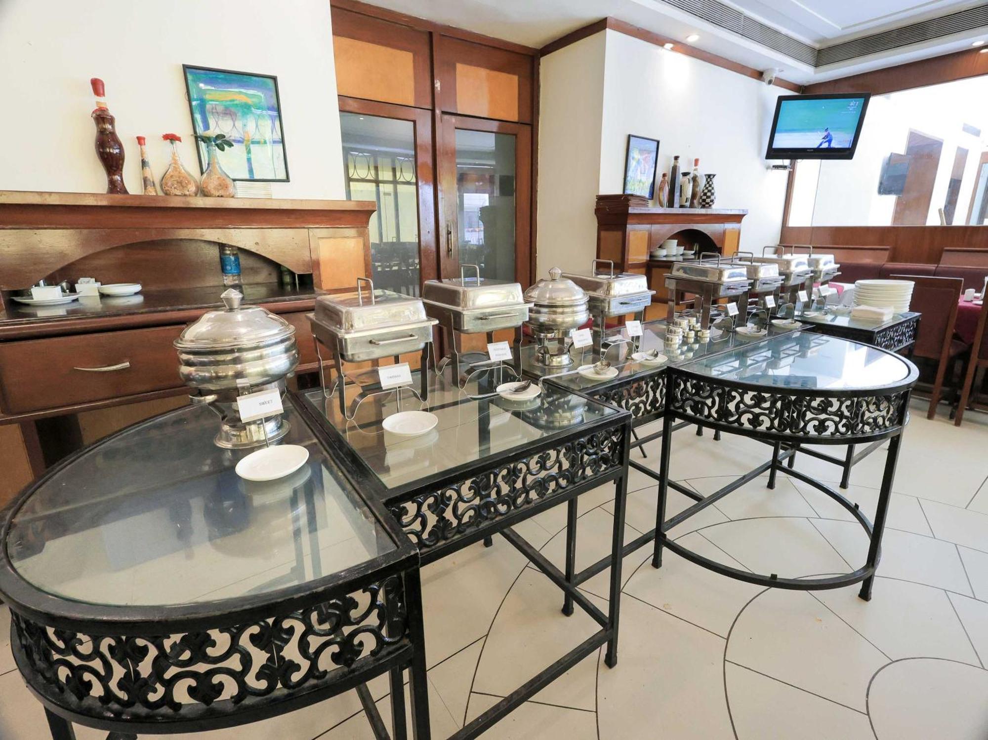 Palette Hotel Surya Вадодара Экстерьер фото