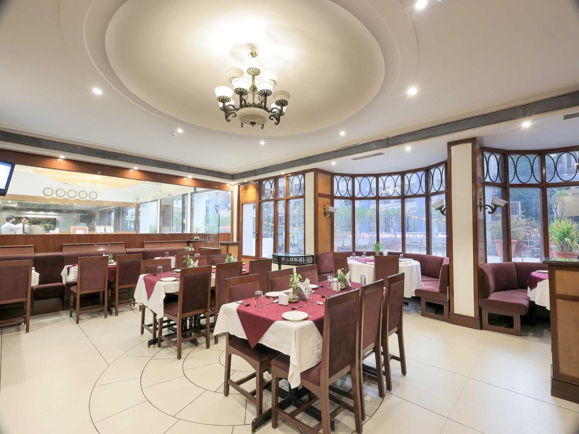 Palette Hotel Surya Вадодара Экстерьер фото