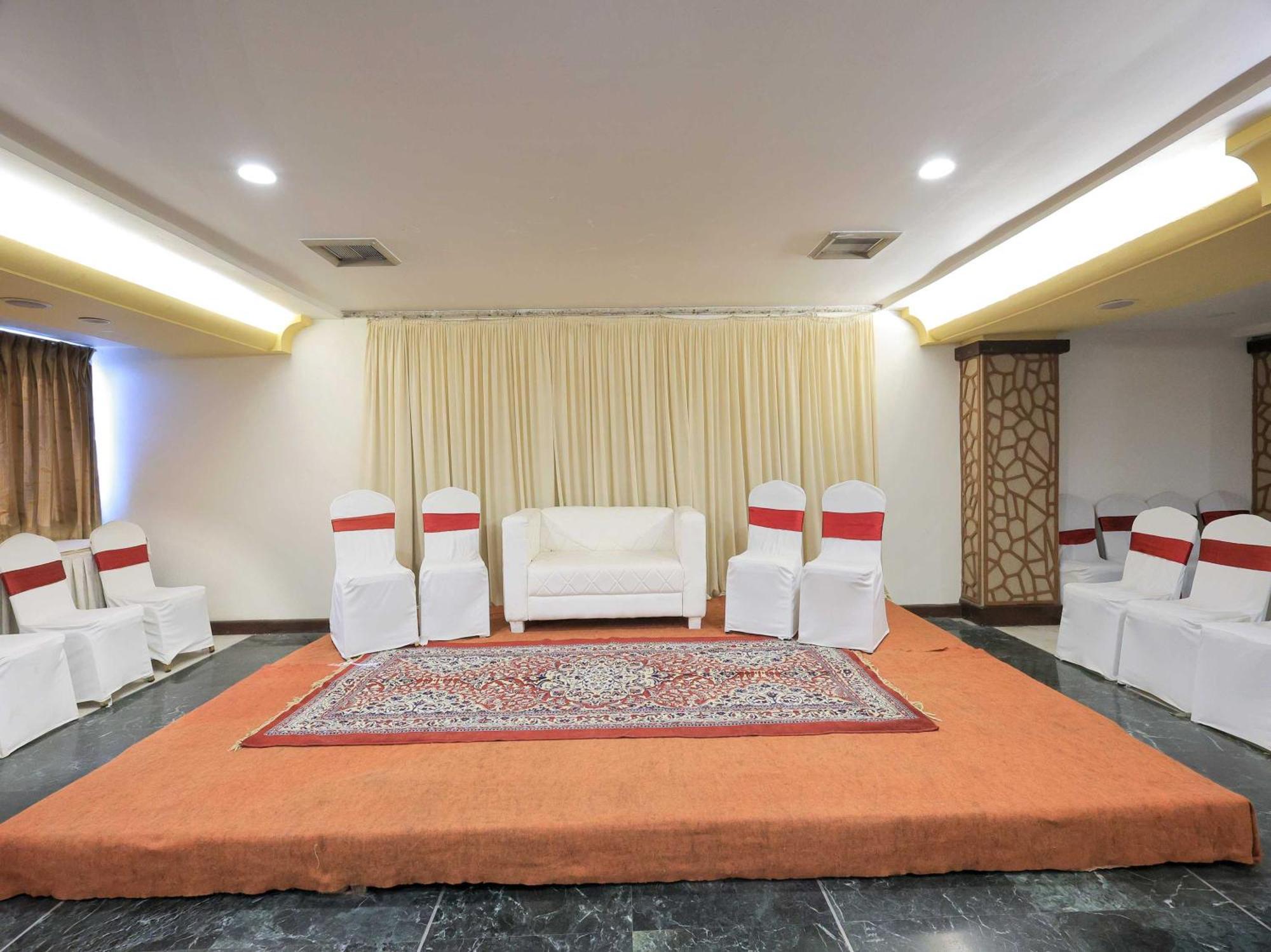 Palette Hotel Surya Вадодара Экстерьер фото
