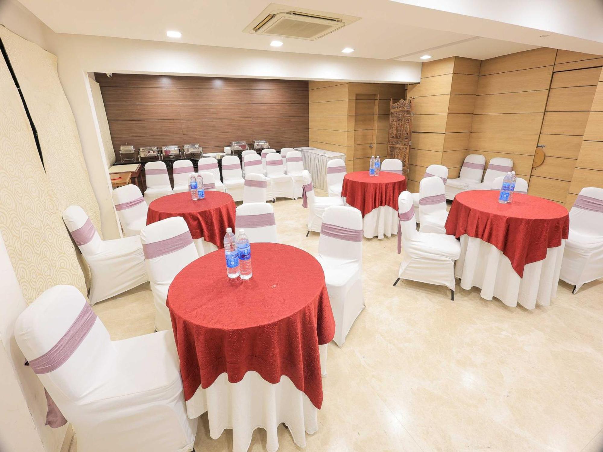 Palette Hotel Surya Вадодара Экстерьер фото