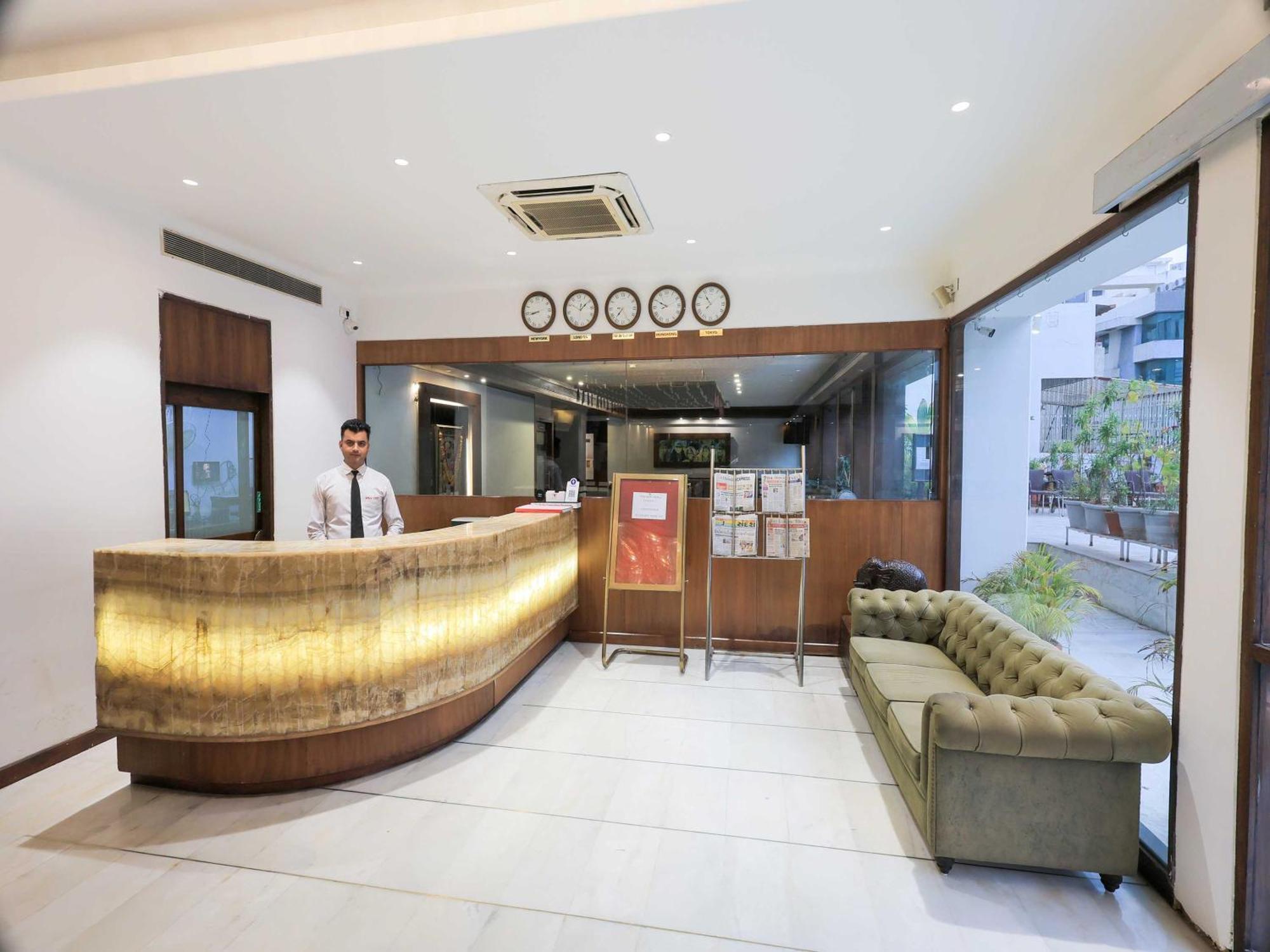Palette Hotel Surya Вадодара Экстерьер фото
