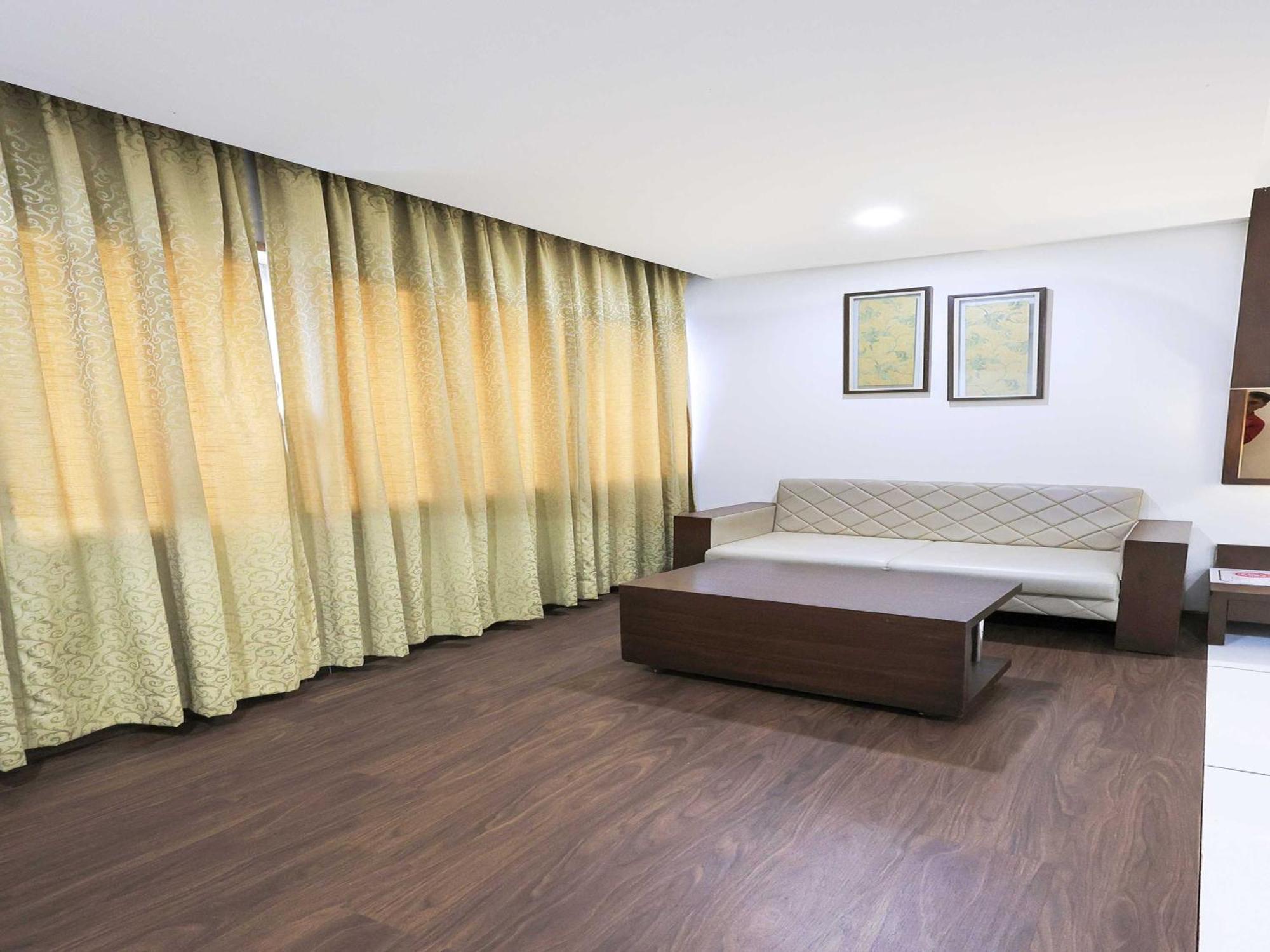 Palette Hotel Surya Вадодара Экстерьер фото