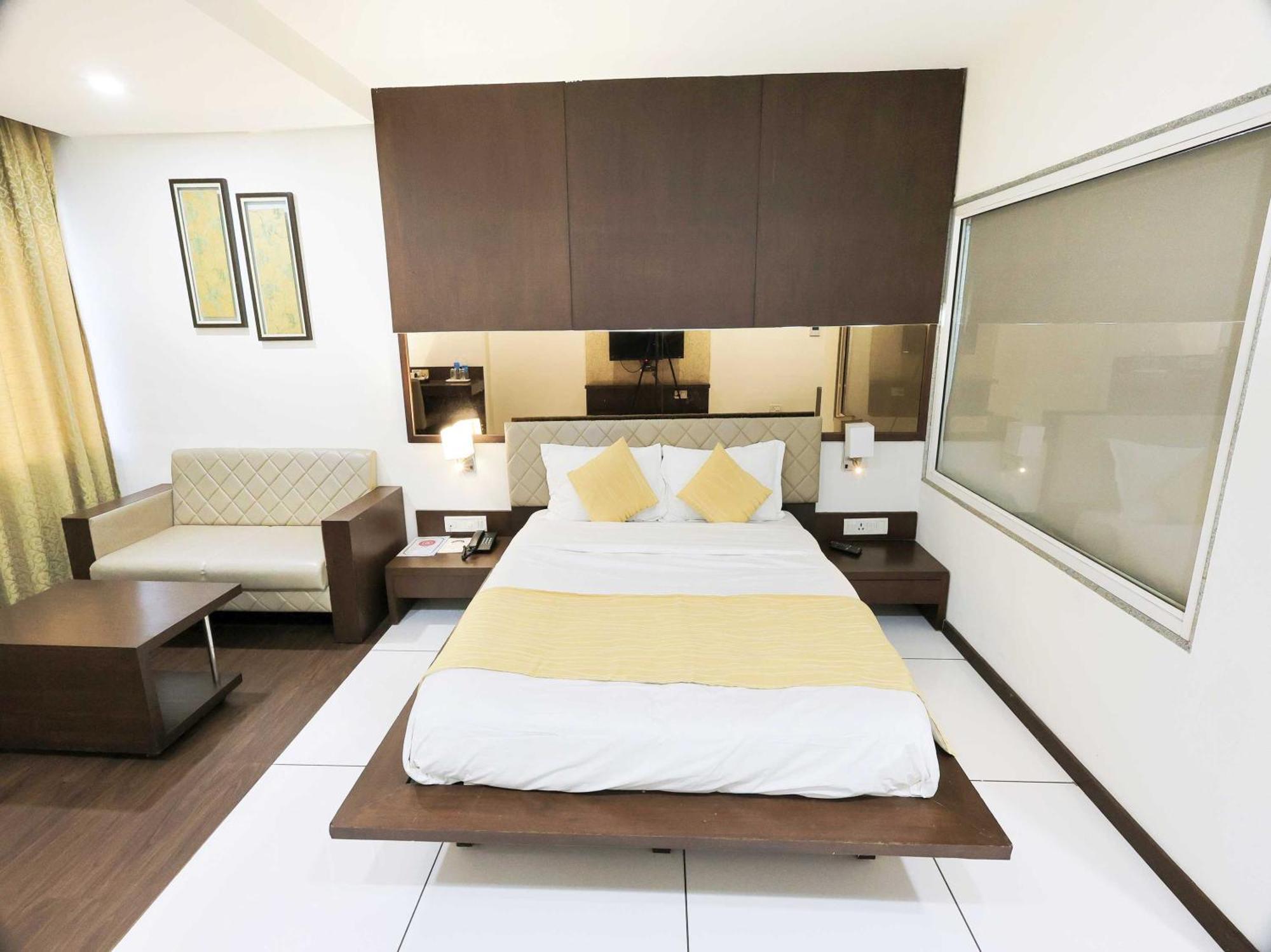 Palette Hotel Surya Вадодара Экстерьер фото